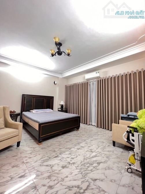 Cầu Giấy , lô góc 3 thoáng , 50m2 ,6 tầng - 13 Tỷ - 3