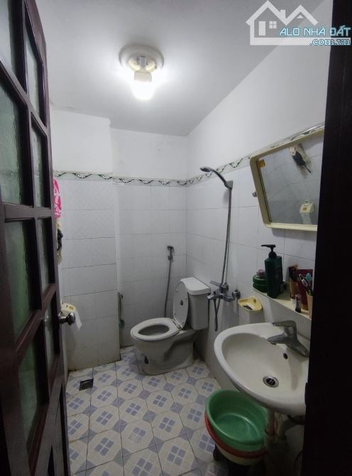 Bán nhà Cầu Giấy vài mét ra Phố - dân xây chắc chắn - Ngõ Ô tô cách 30M 4 tầng x 40m2 9 tỉ - 3