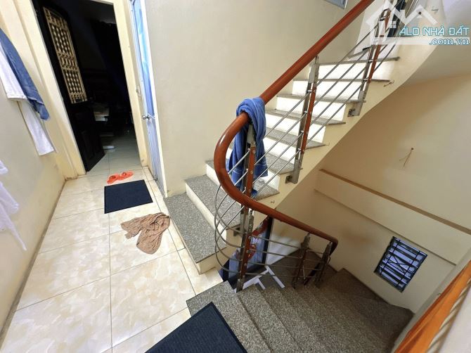 Cần bán gấp nhà phân lô phố Lạc Long Quân 51m2, 3T, mt 5m, ô tô vào nhà, kinh doanh - 3