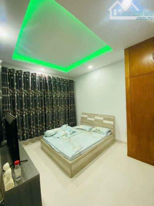 Bán Nhà Thích Quảng Đức - Ngã Tư Phú Nhuận - HXH - Ngang 7.3m - 3