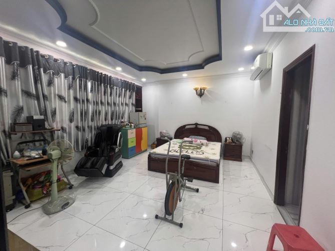 Bán gấp biệt thự đẹp lung linh ở ngay Trần xuân Soạn, 409m2, no hậu 14.2m, SHR, chỉ 36.8tỷ - 4