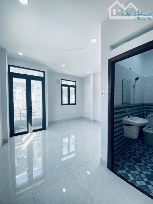 Bán nhà 4 tầng, Nguyễn Hồng Đào thông Đồng Đen - DT 4x11m - giá chỉ 6.9 tỷ TL - 4