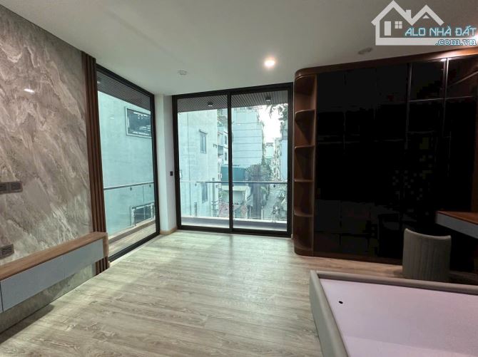 HÀNG ĐẸP PHỐ NGUYỄN VĂN CỪ - LONG BIÊN 5TẦNG, OTO ĐỖ TRƯỚC CỬA - AN SINH ĐẲNG CẤP - 4