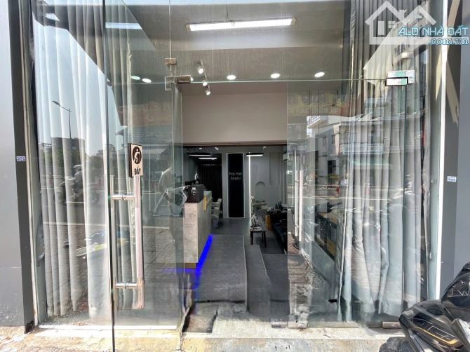 Mặt bằng bằng tiền Phan Đình Phùng P.17 Q.Phú Nhuận 4,2x10m trống suốt. Giá 20 triệu - 4
