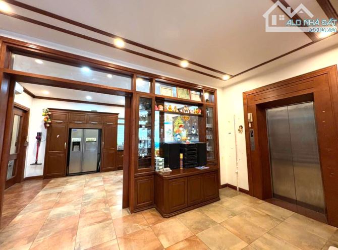 CỰC HIẾM ! BÁN BIỆT THỰ VƯỜN ĐÀO - LẠC LONG QUÂN SIÊU VIP 232M2 - 15M MẶT TIỀN - 6 TẦNG - 4