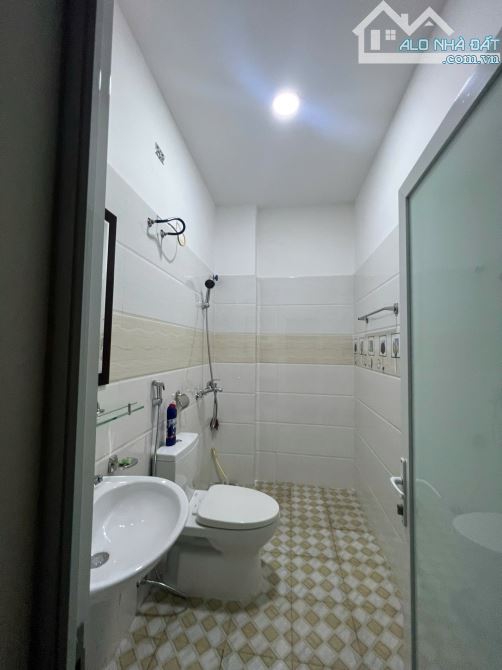 Ptuan. HÀNG KỊCH ĐỘC VỀ TRONG ĐÊM – Ngõ Đình Đông, gần Lạch tray - 4