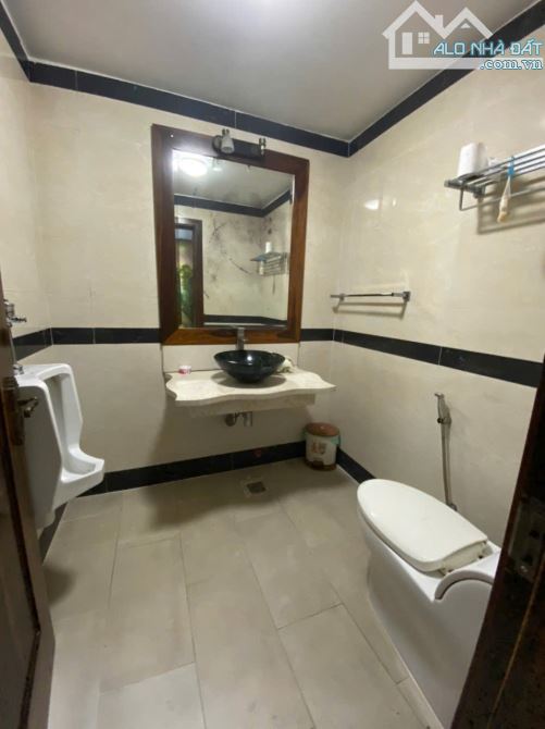 Cho thuê biệt thự 122 Phổ Quang, P9, Q.Phú Nhuận - DTSD hơn 500m2 7PN/6WC - Thuê rẻ 75tr - 4