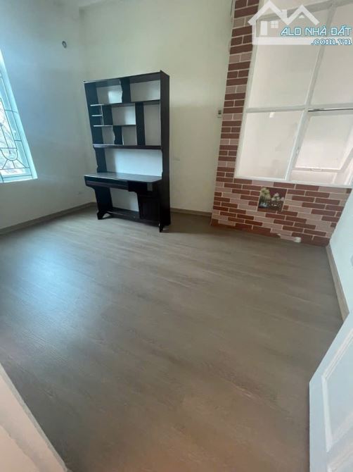 Nhà Thụy Phương - gần phố - ô tô nhỏ đỗ cổng - tương lai ngon lành - hiếm - rẻ - 5,5 tỷ - 4