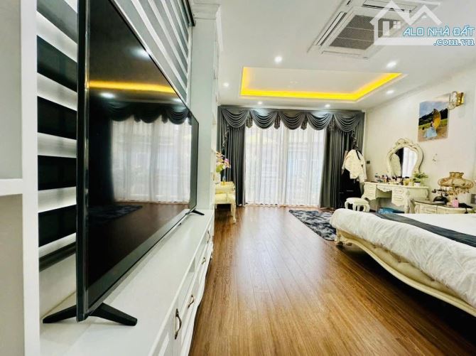 Bán nhà Bạch Mai 49m2, 6T thang máy, MT 4.4m lô góc, oto tránh, kinh doanh. Giá 23.8 tỷ