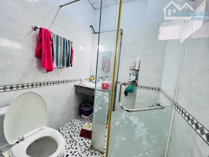 cần bán, XE HƠI QUAY ĐẦU, dt 82M2 × 2 TẦNG  phan văn hớn tân thới nhất, quận 12 - 4