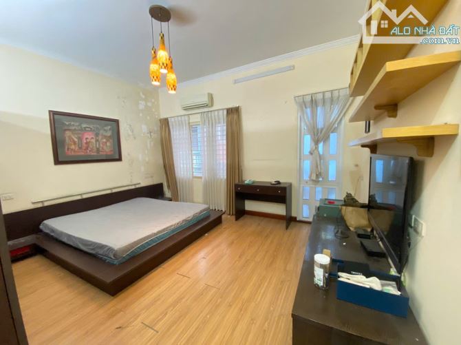 Cho thuê nhà ngõ 147 Tân Mai, 50m2, 4 tầng, 4 ngủ ngõ ô tô làm VP công ty 18.5tr - 5