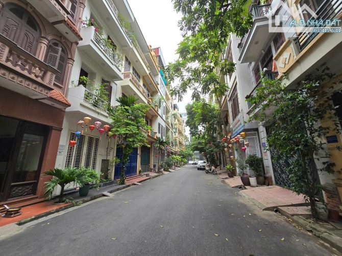 BÁN LIỀN KỀ KĐT ĐẠI KIM 2 THOÁNG VỈA HÈ ĐÁ BÓNG, 3 Ô TÔ TRÁNH KDVP 90M GIÁ 28 Tỷ - 5