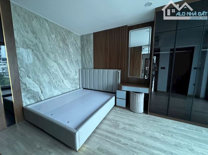 HÀNG ĐẸP PHỐ NGUYỄN VĂN CỪ - LONG BIÊN 5TẦNG, OTO ĐỖ TRƯỚC CỬA - AN SINH ĐẲNG CẤP - 5