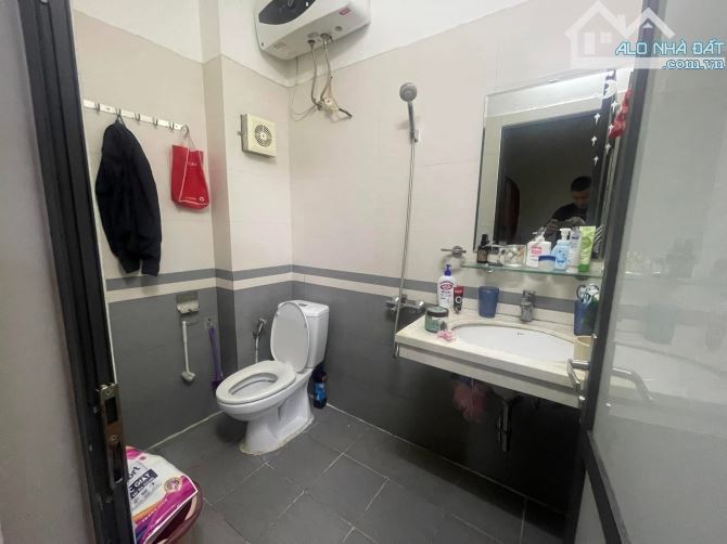 20m ra ô tô, sổ vuông nở hậu, mặt tiền rộng 4,8m, DT 54m2, dân xây kiên cố, chỉ 8,2tỷ - 5