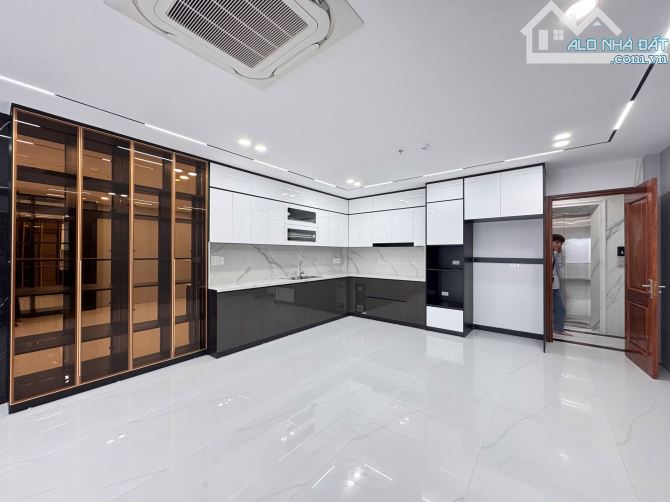 NHÀ SÔNG SÉT 70M 6T MT 5M THANG MÁY GARA THÔNG NGAY QUẬN UỶ CẦN BÁN GẤP LẮM - 5