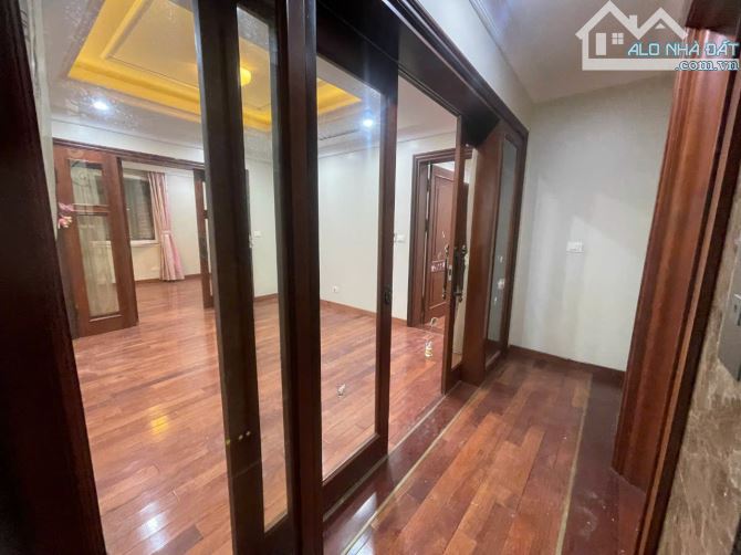 Biệt Thự 5 Tầng Có Hầm Lão Thành Cách Mạng 240m2 Mt 15m Sân Rộng 300m2 Để Oto Thoải Mái