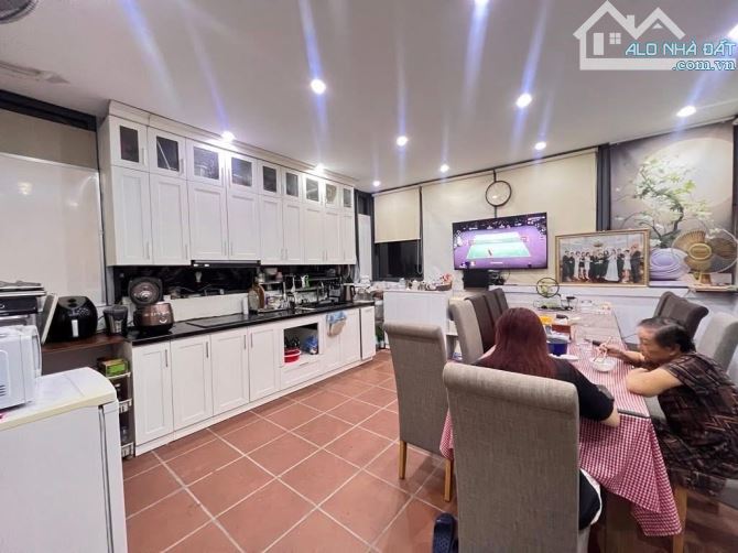 Cầu Giấy , lô góc 3 thoáng , 50m2 ,6 tầng - 13 Tỷ - 5