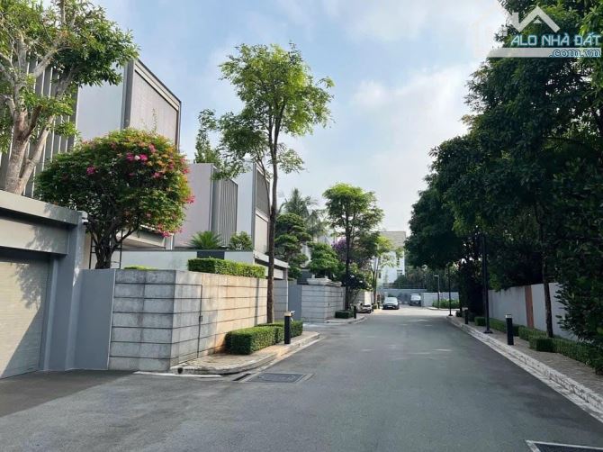 CỰC HIẾM ! BÁN BIỆT THỰ VƯỜN ĐÀO - LẠC LONG QUÂN SIÊU VIP 232M2 - 15M MẶT TIỀN - 6 TẦNG - 6