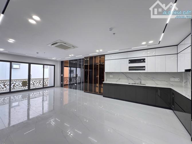 NHÀ SÔNG SÉT 70M 6T MT 5M THANG MÁY GARA THÔNG NGAY QUẬN UỶ CẦN BÁN GẤP LẮM - 6