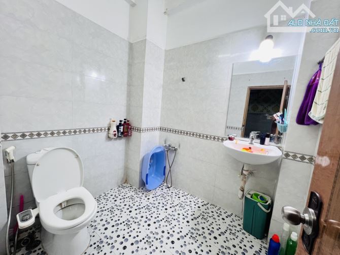cần bán, XE HƠI QUAY ĐẦU, dt 82M2 × 2 TẦNG  phan văn hớn tân thới nhất, quận 12 - 6