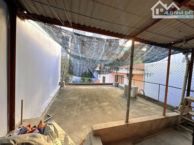 Cần bán gấp nhà phân lô phố Lạc Long Quân 51m2, 3T, mt 5m, ô tô vào nhà, kinh doanh - 6