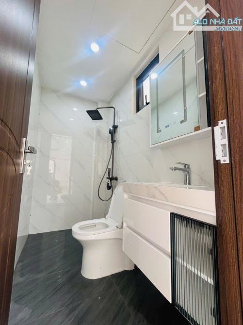 BÁN NHÀ NGÕ 62 NGUYỄN CHÍ THANH, Ô TÔ VÀO NHÀ, 7 TẦNG, THANG MÁY, 80m2, MT 8m 27,6 tỷ. - 7