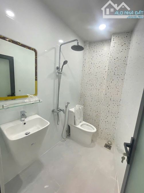 XE HƠI 5M ĐỖ CỬA - LÊ QUANG SUNG – P.9- Q.6- DT: 4.6 X 10M (NỞ HẬU: 5.2M) -7 TỶ 49 - 7