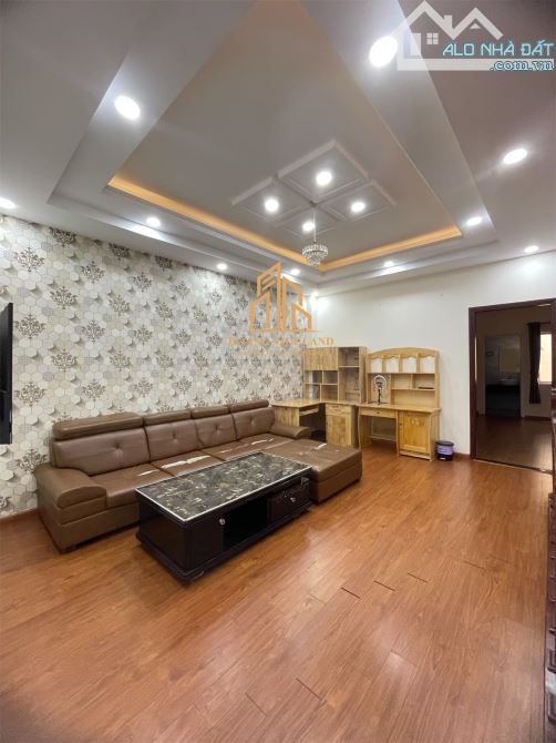 NHÀ ĐẸP 1 TRỆT 2 LẦU MẶT TIỀN VĂN CAO, DT: 5X17M, H: TÂY BẮC, GIÁ: 6,3 TỈ - 7