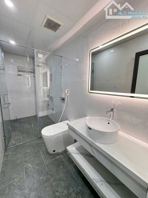 NHÀ SÔNG SÉT 70M 6T MT 5M THANG MÁY GARA THÔNG NGAY QUẬN UỶ CẦN BÁN GẤP LẮM - 8
