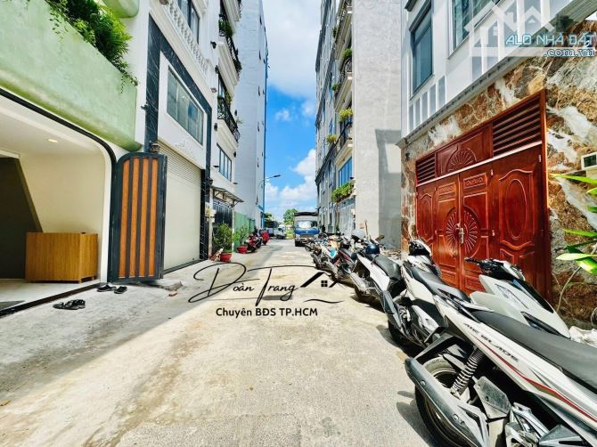 BÁN NHÀ PHỐ HIỆN ĐẠI 5 TẦNG – KHU ĐỒNG BỘ – NGANG 4.2M – GARA Ô TÔ – CHỈ 7.5 TỶ TL - 8