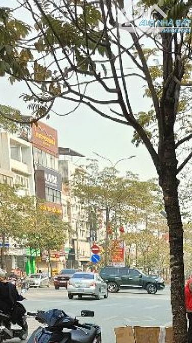 Bán gấp nhà mặt phố Trạm Trôi, kinh doanh, vỉa hè rộng, hai làn ô tô tránh, hai mặt phố