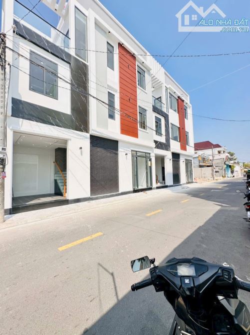Nhà 1 Trệt 2 Lầu Mặt Tiền Hẻm 235 ĐỒNG VĂN CỐNG vừa ở vừa Kinh Doanh