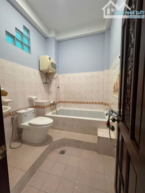 Nhà mặt tiền Nguyễn Văn Cừ ngang 5,5m, 4 tầng, thu nhập 480tr/n - 2