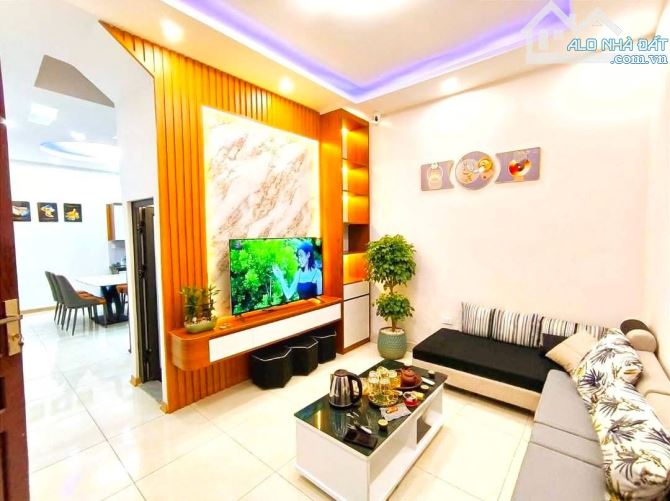 Mặt Ngõ Đê La Thành ,Đống Đa, KINH DOANH ĐỈNH - THANG MÁY, 45m2, Giá 11 tỷ