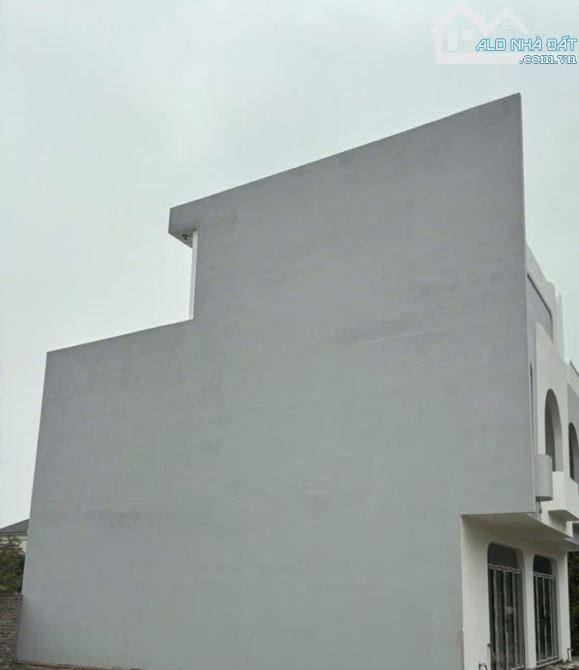 Bán nhà 3tầng mới 56m,mặt tiền 5m ô tô đỗ cửa,3,8tỷ Bắc Hồng,gần Thị Trấn Đông Anh