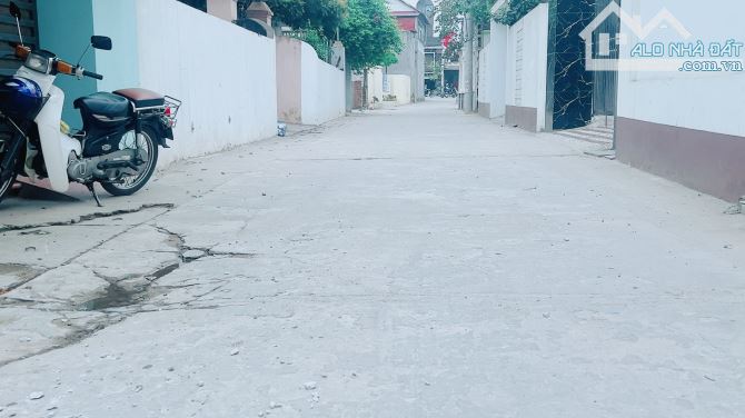 HOA HẬU ĐẠI MẠCH NGÕ THÔNG Ô TÔ NGỦ TRONG ĐẤT HÀNG XÓM CẦU THƯỢNG CÁT 98M ZÁ RẺ