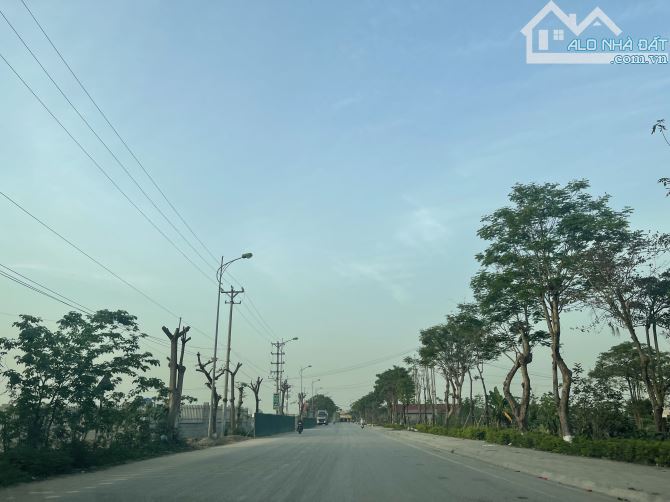 OTO TRÁNH MẶT TIỀN RỘNG. TẠI VÂN NỘI ĐÔNG ANH