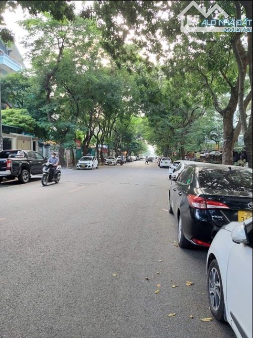 Biệt Thự-Bán Đảo Linh Đàm-254m2, xây 4 tầng, mặt tiền 12.5m. Giá thương lượng