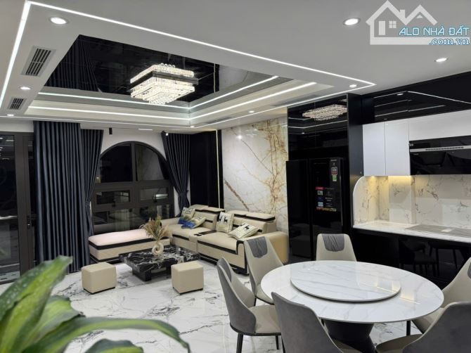 Bán nhà Nguyễn Sơn, Long Biên DT 55M2, 8 Tầng, MT5M , Gara, thang máy, Full nội thất đẹp.
