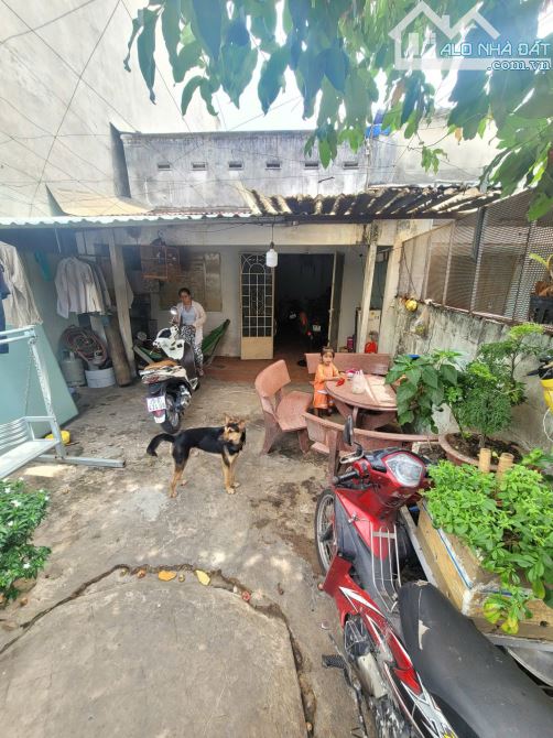 3Tỷ650__108m2__Bán Đất tặng Nhà Cấp 4 cách Nguyễn Công Hoan 20m__gần Hội trường Đông Hòa