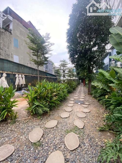 Bán đất mặt phố Vũ Tông Phan – 1112m², MT 12m, lô góc – Giá chỉ 200 tỷ