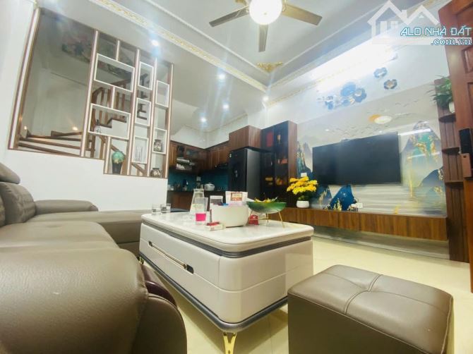Duy nhất 1 căn phố Cổ Nhuế gần công viên hoà bình, 38m2, 4 tầng, 5.6 tỷ có thương lượng
