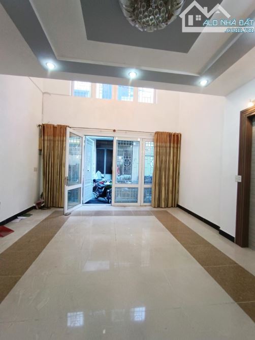 NGỘP BANK Q. 3 - 5 TẦNG - LÊ VĂN SỸ - Ô TÔ NGỦ NHÀ - NGANG 5.2M - 80M2 – giá 17 TỶ 9.