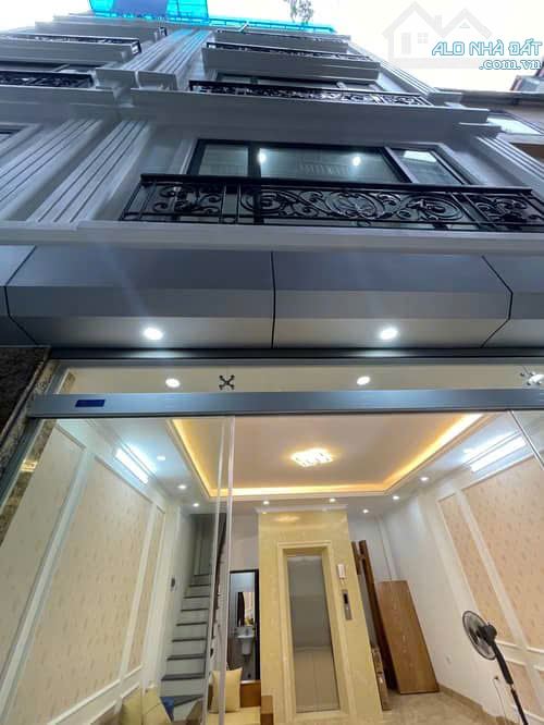 SIÊU PHẨM BA ĐÌNH - 6 TẦNG THANG MÁY XỊN MỚI KÍNH KOONG - 20M RA Ô TÔ TRÁNH, Ở SƯỚNG, VĂN