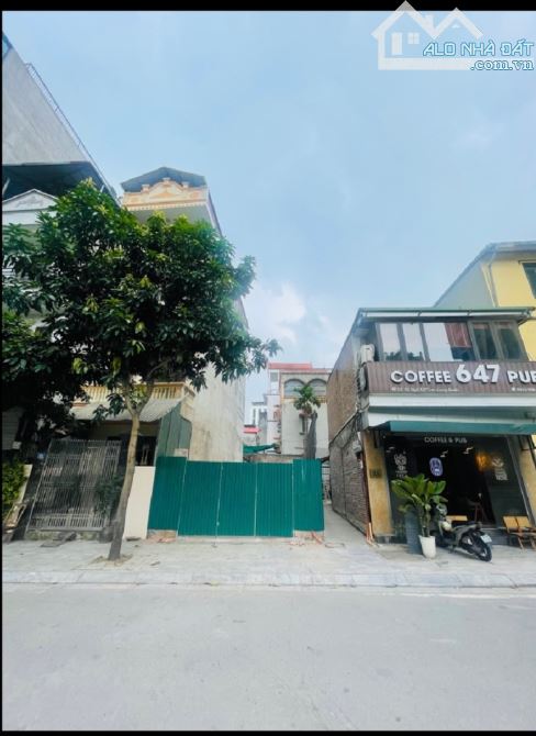 39.5 Tỷ/94 M2/5 Mt/ Lô góc vỉa hè ô tô chánh. Lạc long quân