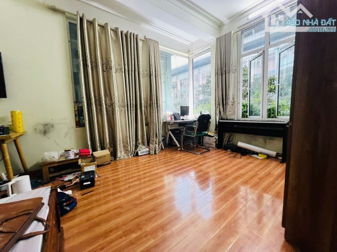 SIÊU PHẨM LÔ GÓC HOÀNG QUỐC VIỆT CẦU GIẤY 10.8 tỷ 54m 5 TẦNG MT 5.8m 2 THOÁNG