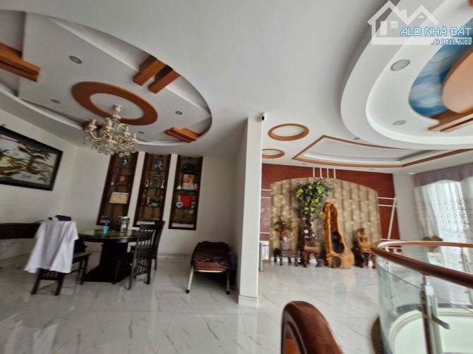 Cần Bán Biệt Thự P.7 Tân Bình Ngang 8mx27m, 1 Hầm, 5Tầng, Full Nội Thất GIÁ CHỈ 37TỶ