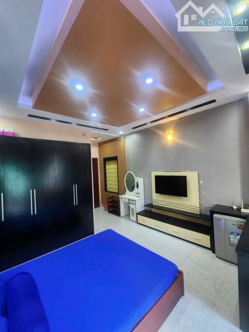 CHDV Cao Cấp Full Nội Thất – Dòng Tiền 300Tr/Năm – Gần Vincom Q8 – Giá Chỉ 8.6 Tỷ!