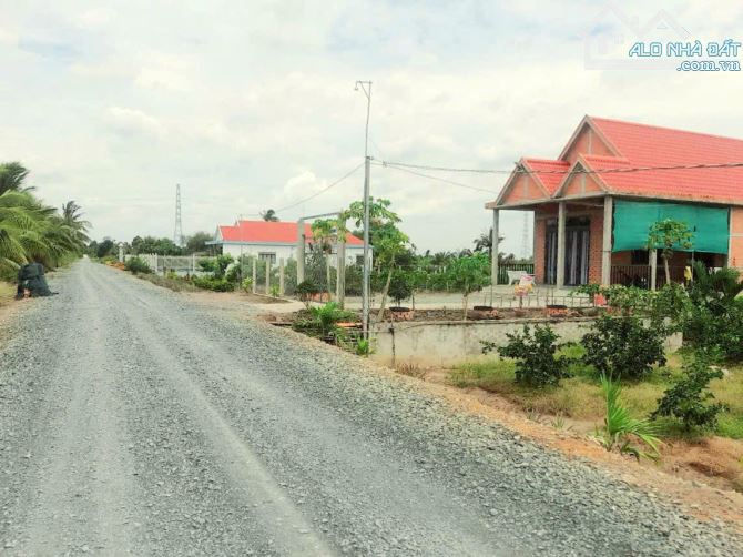 Hàng thơm, chỉ 420tr sở hữu lô góc 500m2 đất vườn view kênh