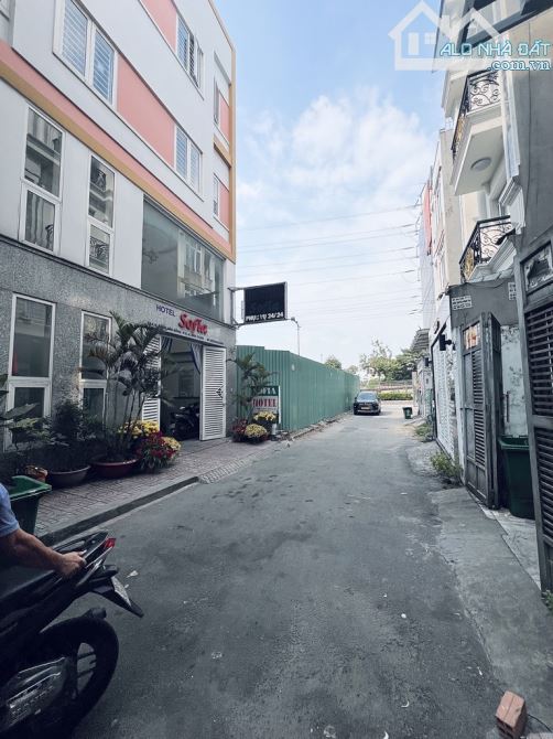 HXH NGỦ TRONG NHÀ - NGUYỄN VĂN KHỐI - 5 TẦNG - GẦN CÔNG VIÊN LÀNG HOA - 50M2 - GIÁ 7.X TỶ